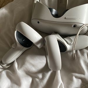 Hello I’m selling The oculus